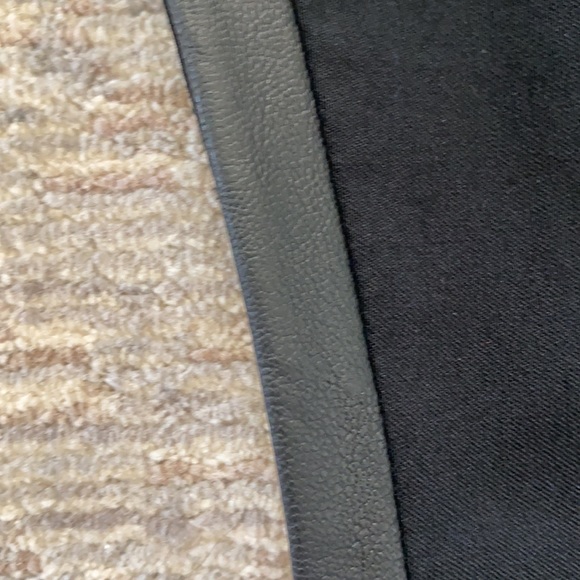 The Limited black stretch leather seam pants sz 0 - Picture 3 of 8